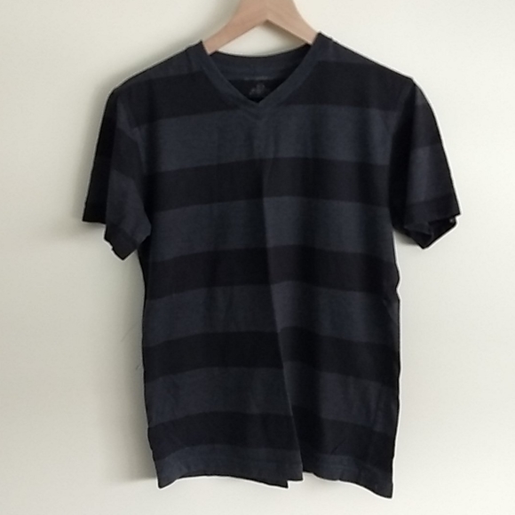 No Boundaries Small V-Neck Black and Grey - Picture 1 of 1